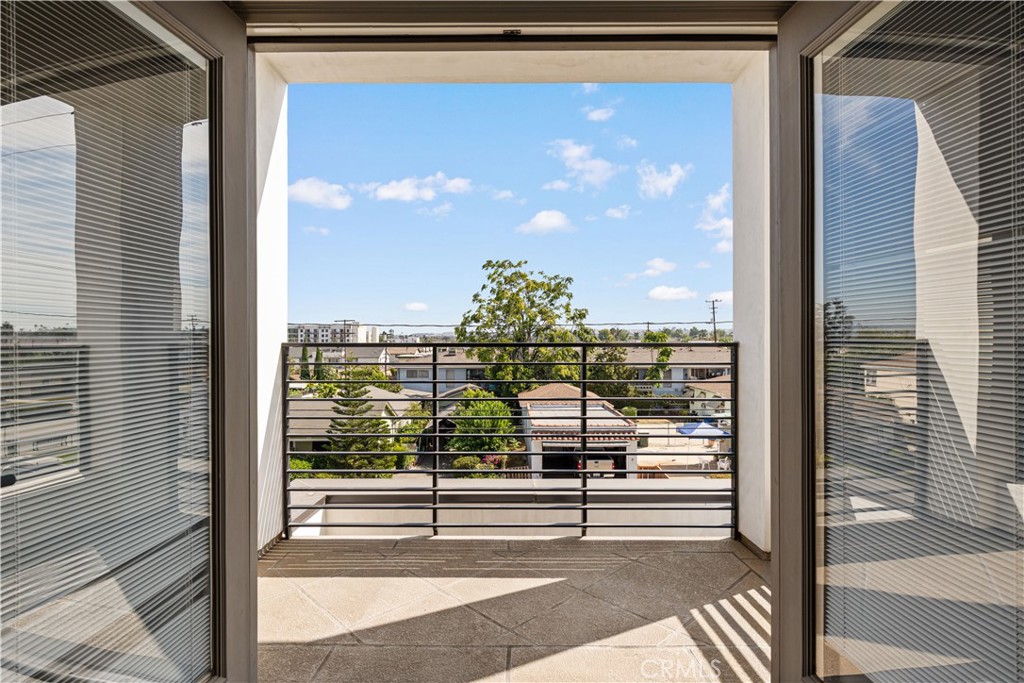 519 W Newby