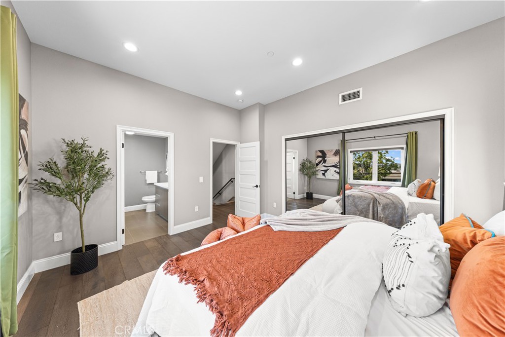 519 W Newby