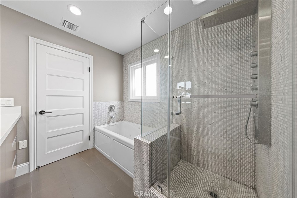 519 W Newby