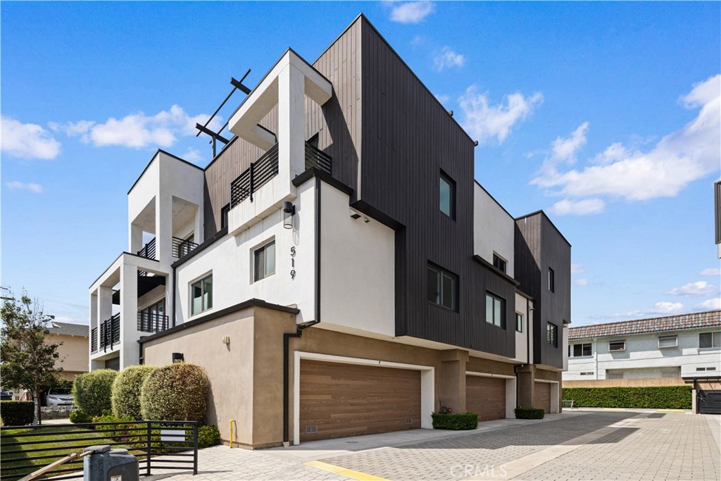 519 W Newby