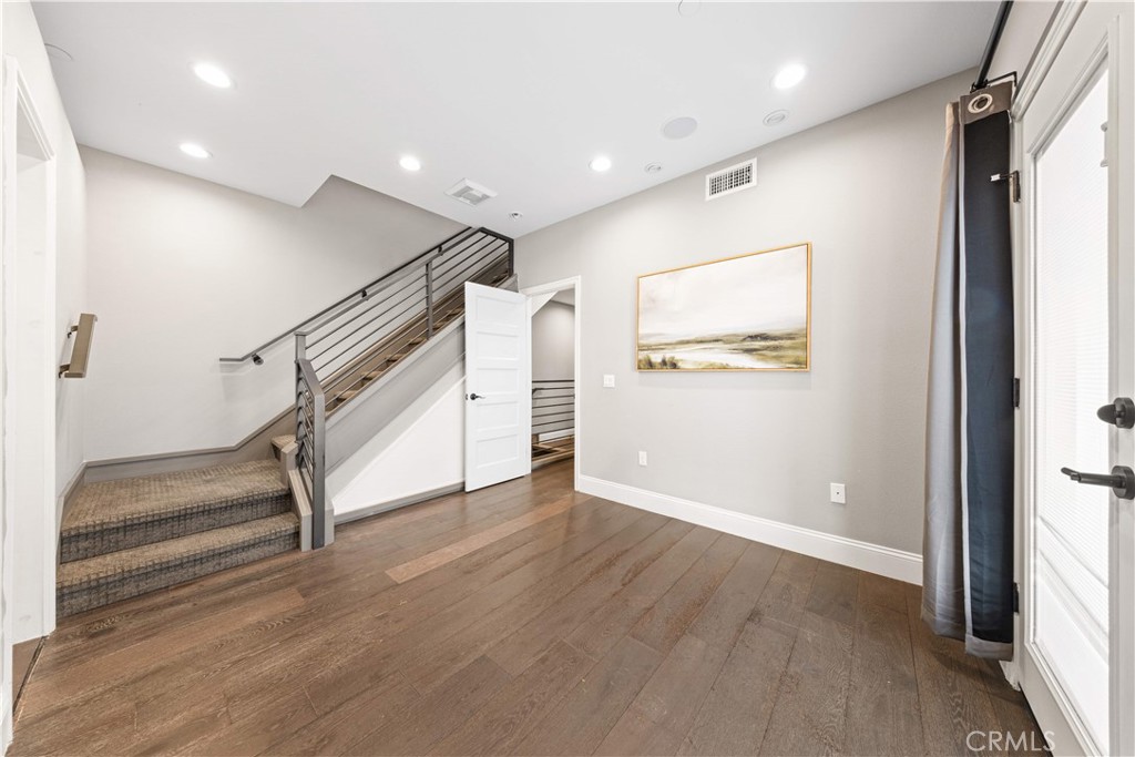 519 W Newby