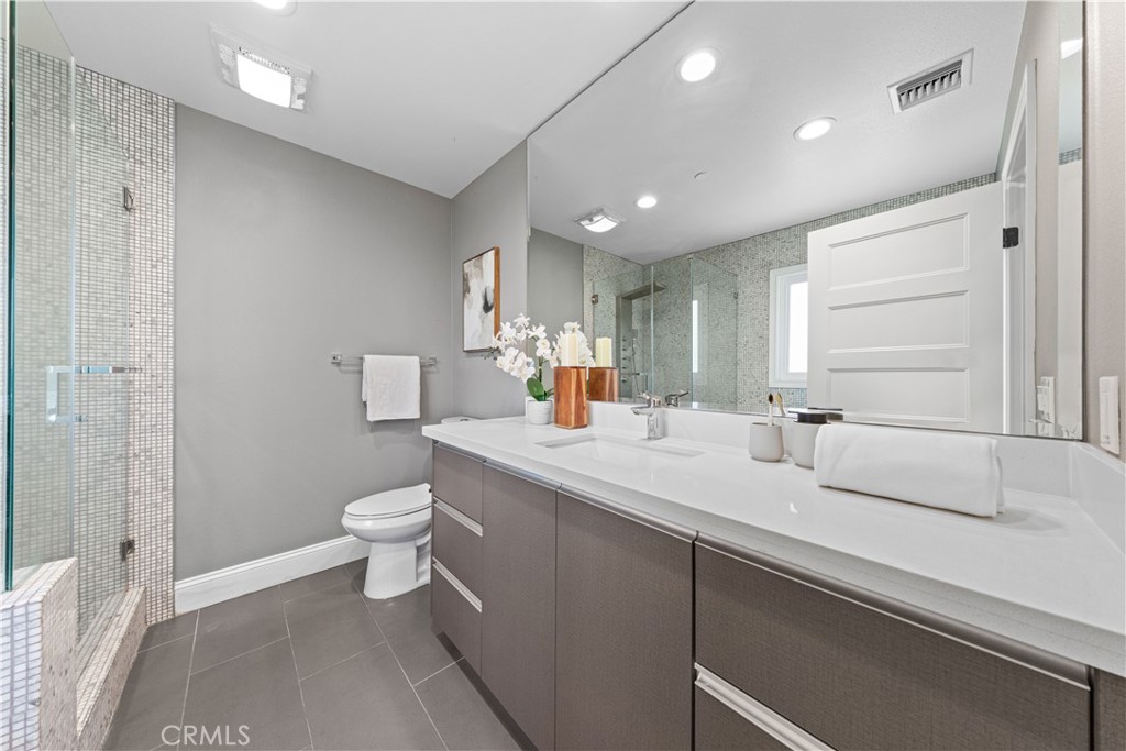 519 W Newby