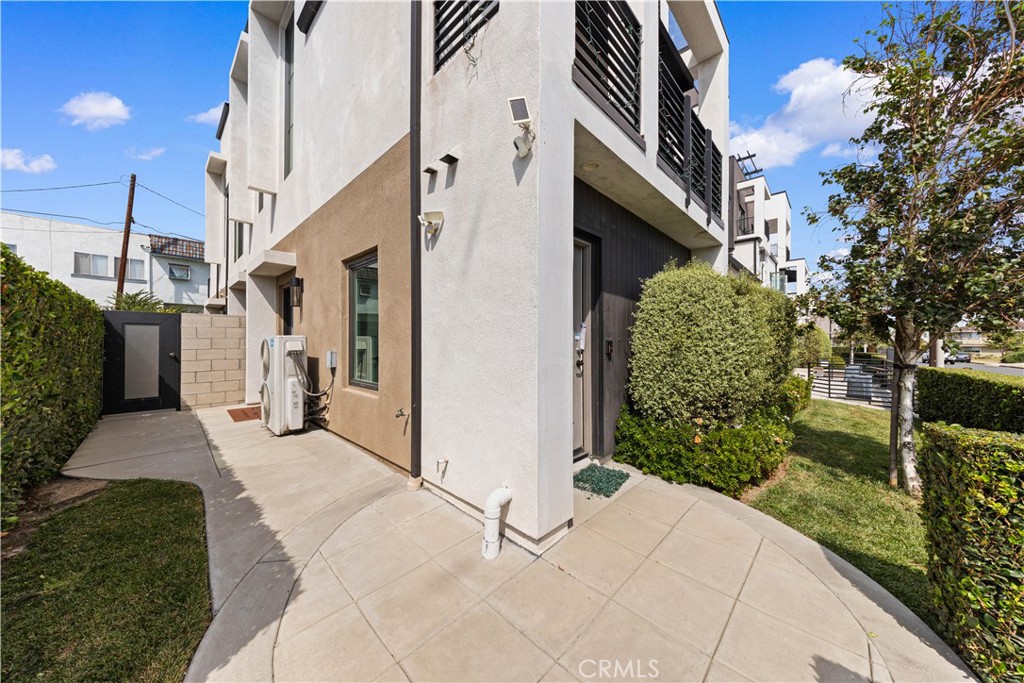 519 W Newby