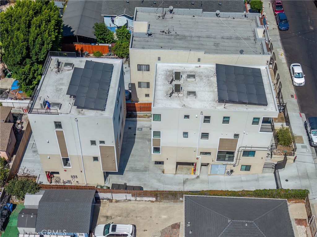 327 N Chicago