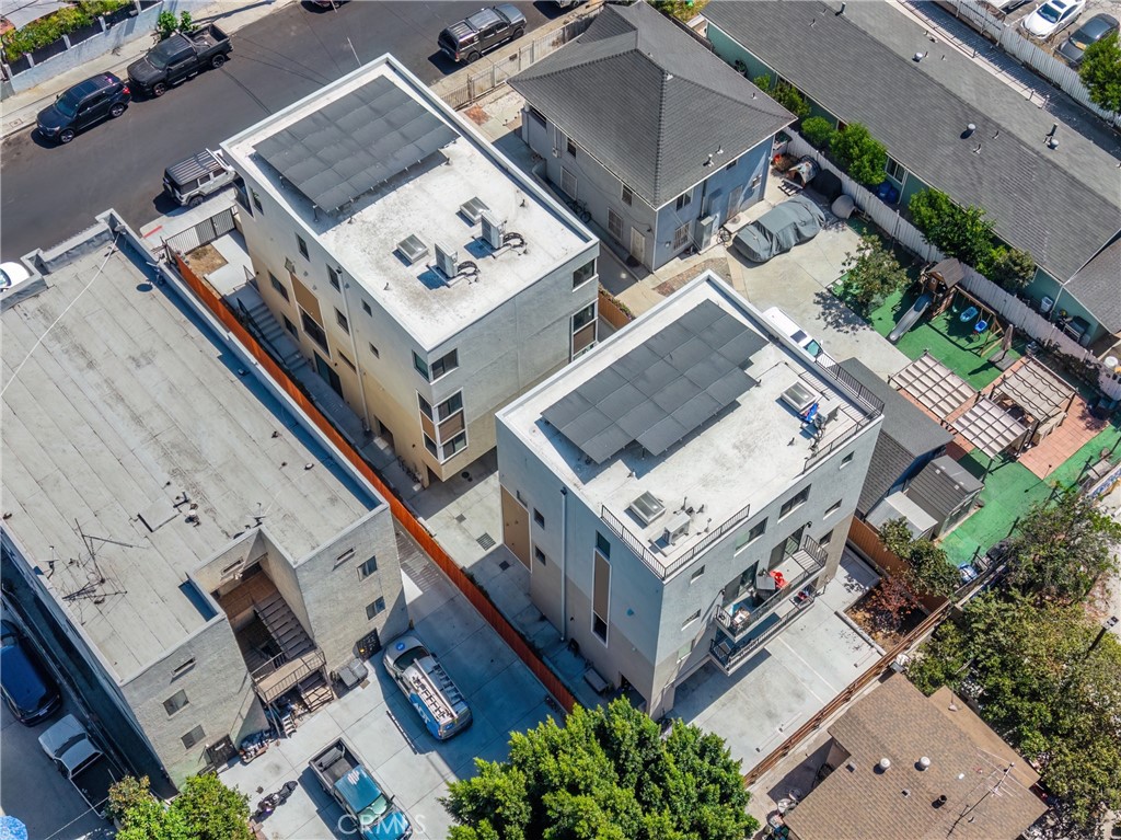 327 N Chicago