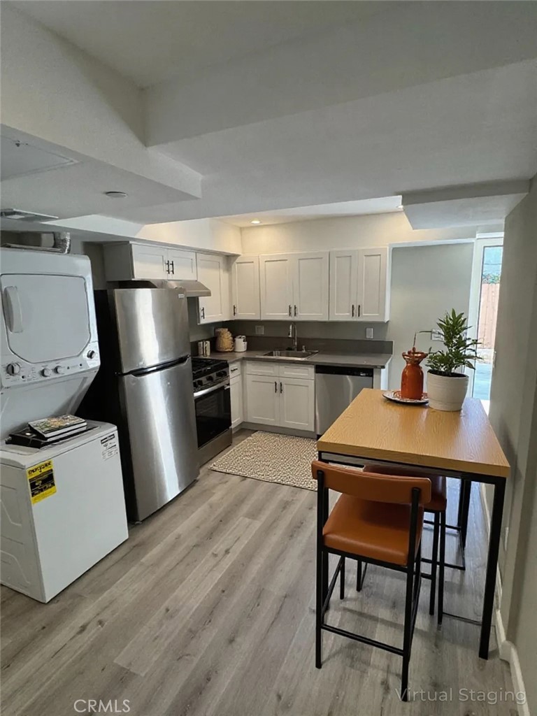327 N Chicago