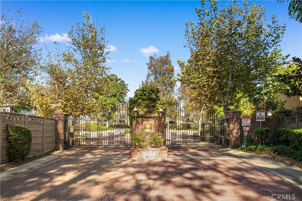 1033 Lakeview