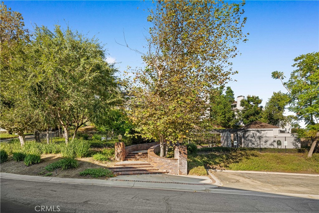1033 Lakeview