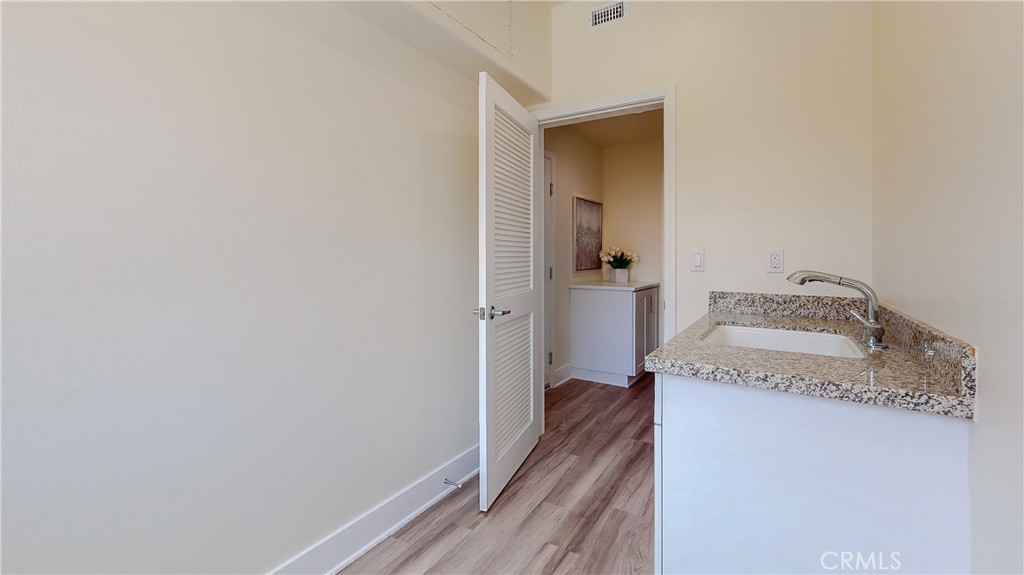 5563 N Burton Avenue