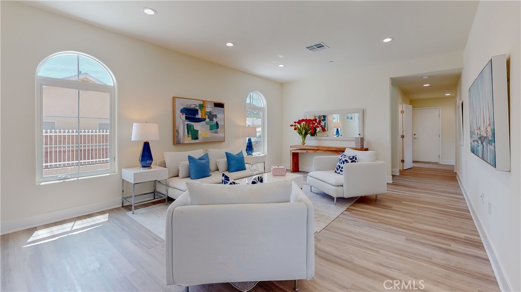 5563 N Burton Avenue