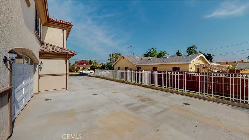 5563 N Burton Avenue