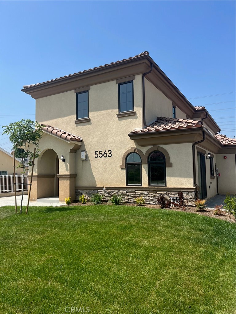 5563 N Burton Avenue