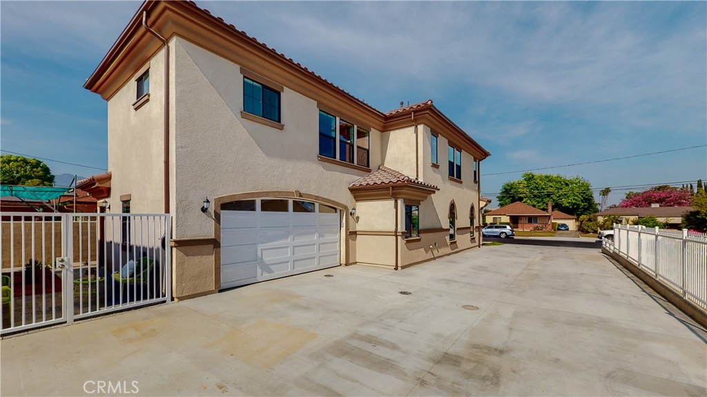 5563 N Burton Avenue