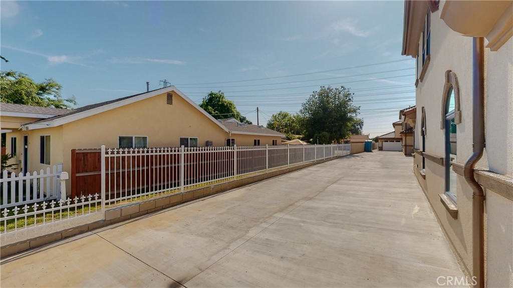 5563 N Burton Avenue