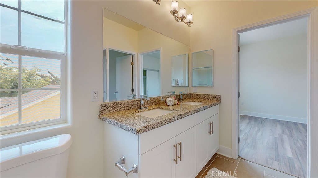 5563 N Burton Avenue