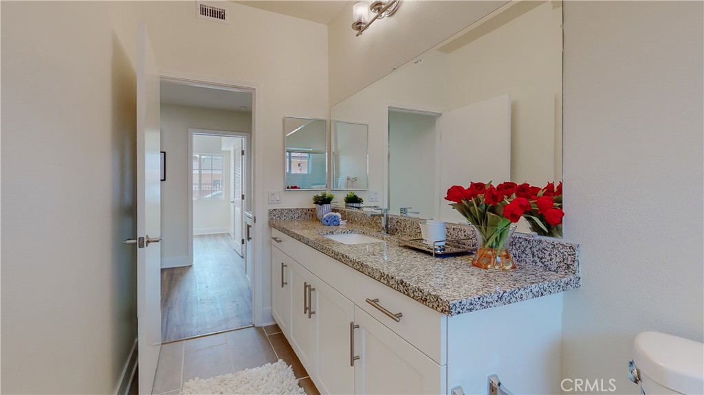 5563 N Burton Avenue