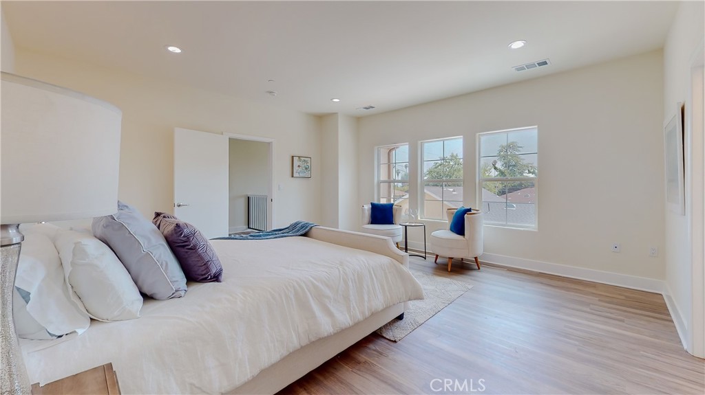 5563 N Burton Avenue