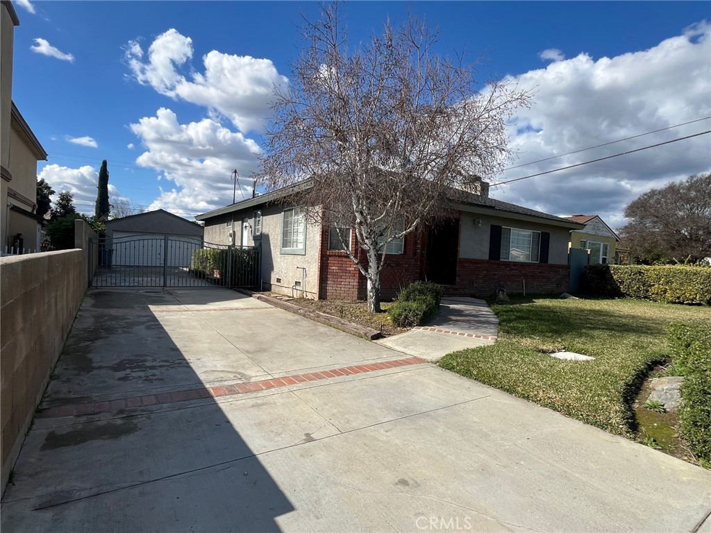 4949 Fiesta Avenue