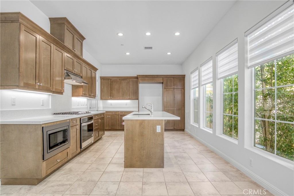 20817 W Bur Oak Circle