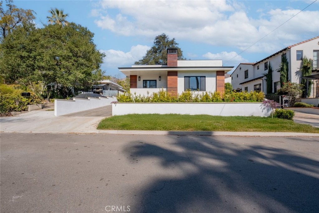 421 Mariposa Avenue