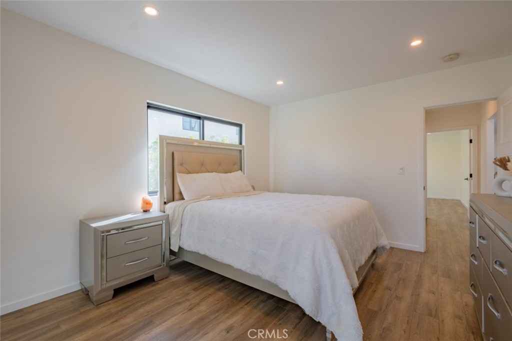 421 Mariposa Avenue