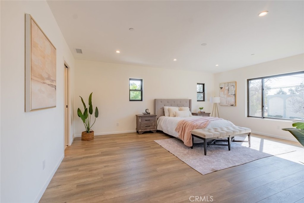 421 Mariposa Avenue
