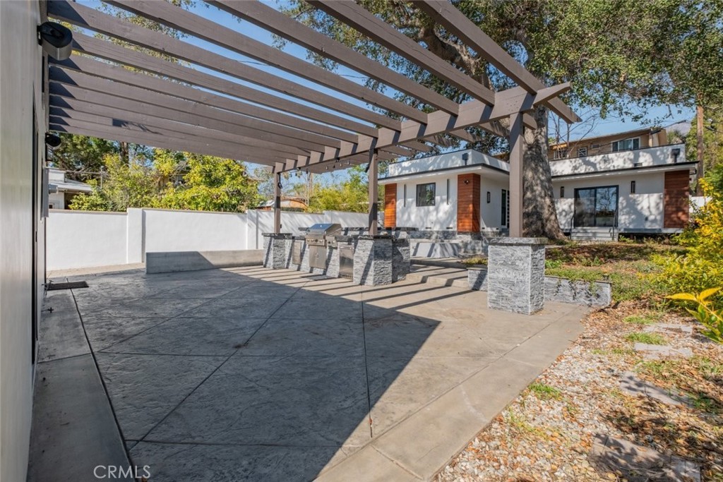 421 Mariposa Avenue