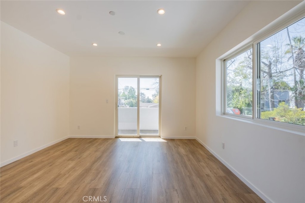 421 Mariposa Avenue