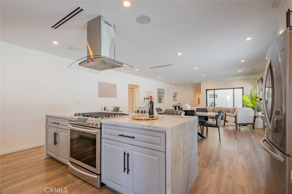 421 Mariposa Avenue