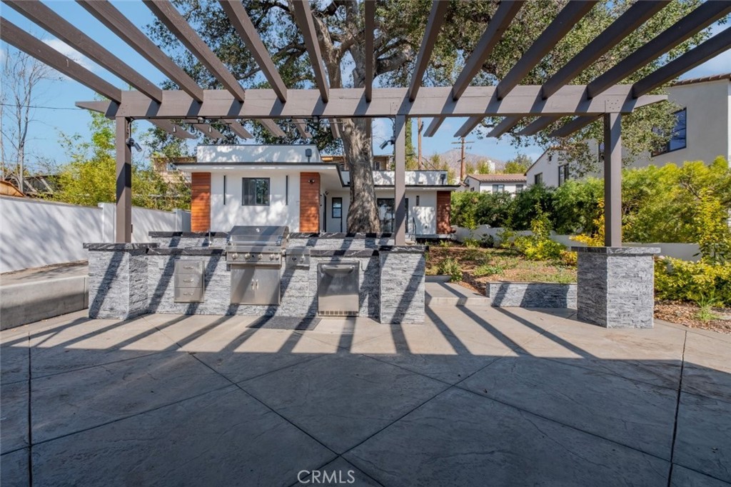 421 Mariposa Avenue