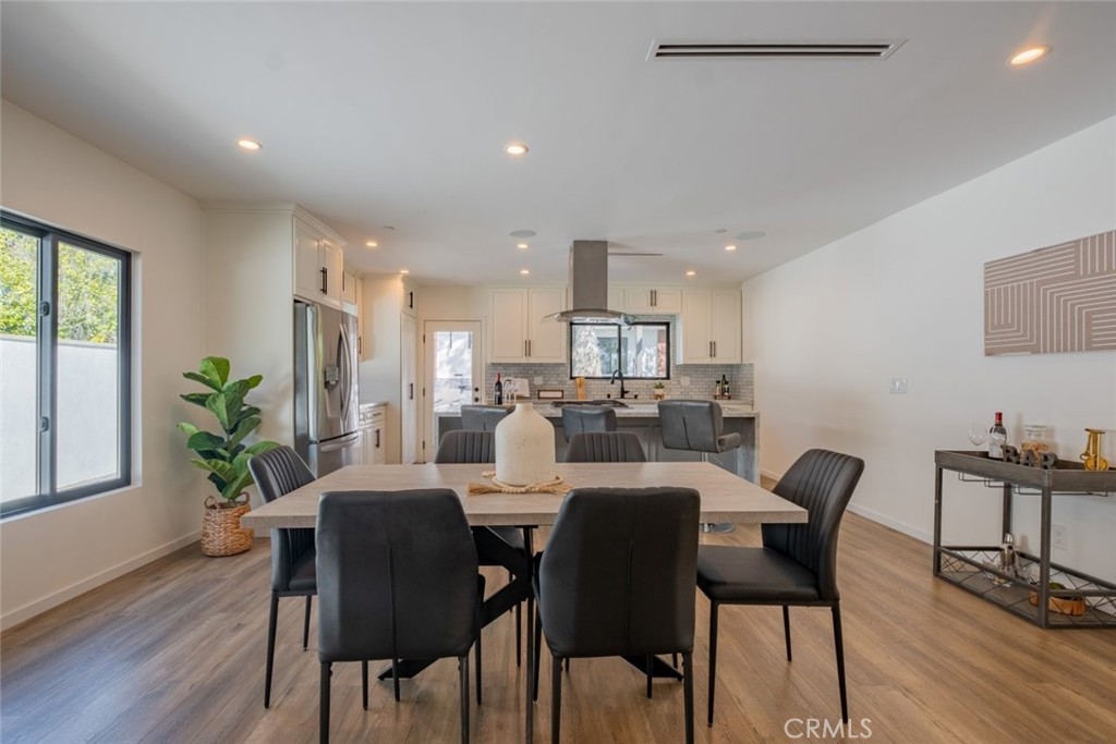421 Mariposa Avenue