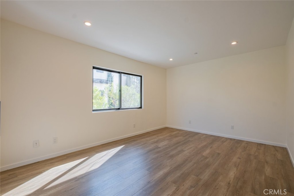 421 Mariposa Avenue