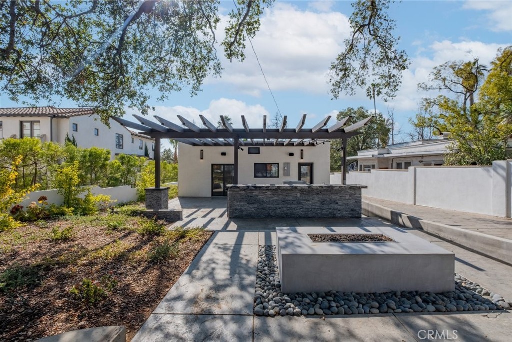 421 Mariposa Avenue