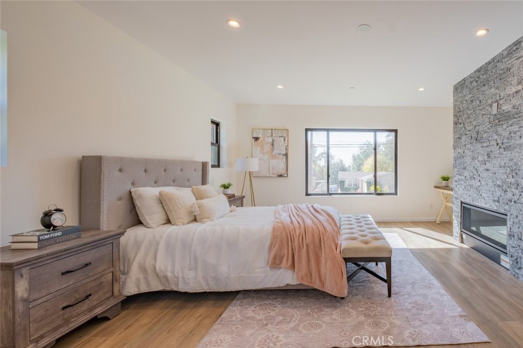 421 Mariposa Avenue