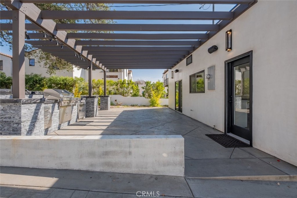 421 Mariposa Avenue