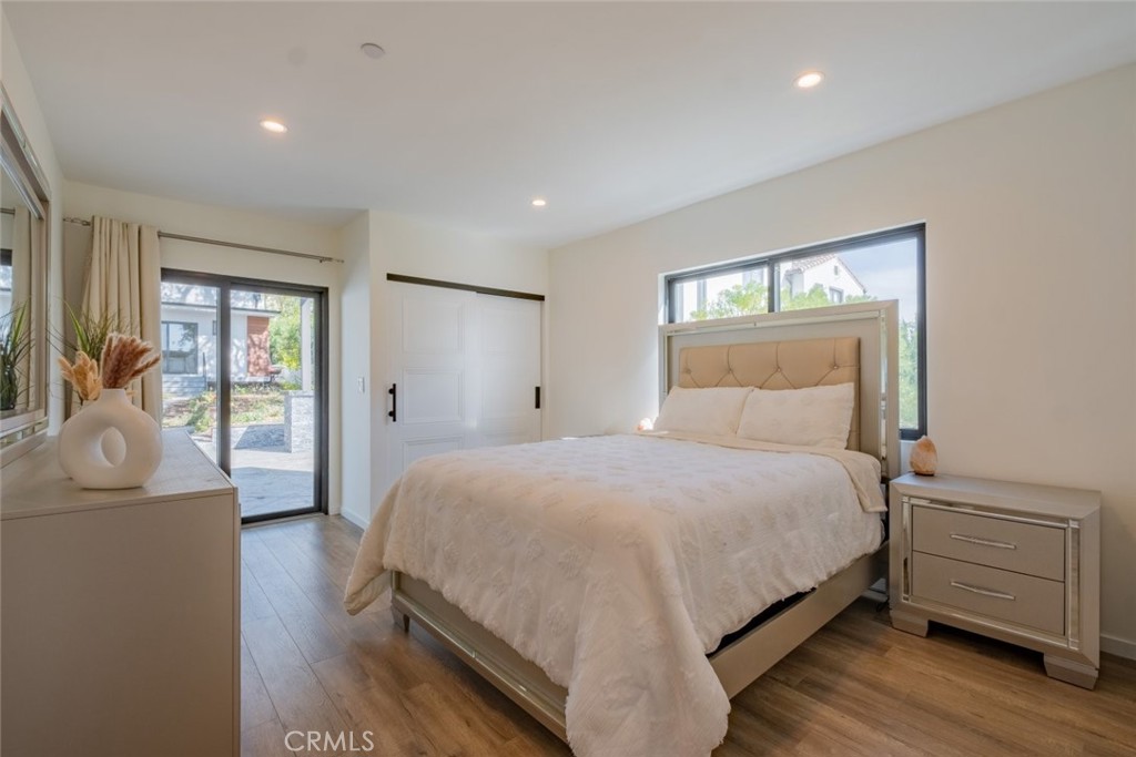 421 Mariposa Avenue