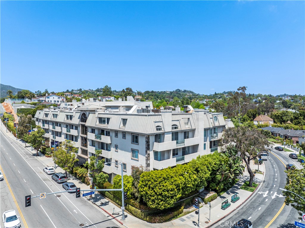 390 S Sepulveda 105