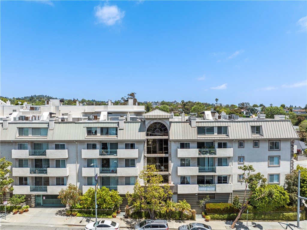 390 S Sepulveda 105