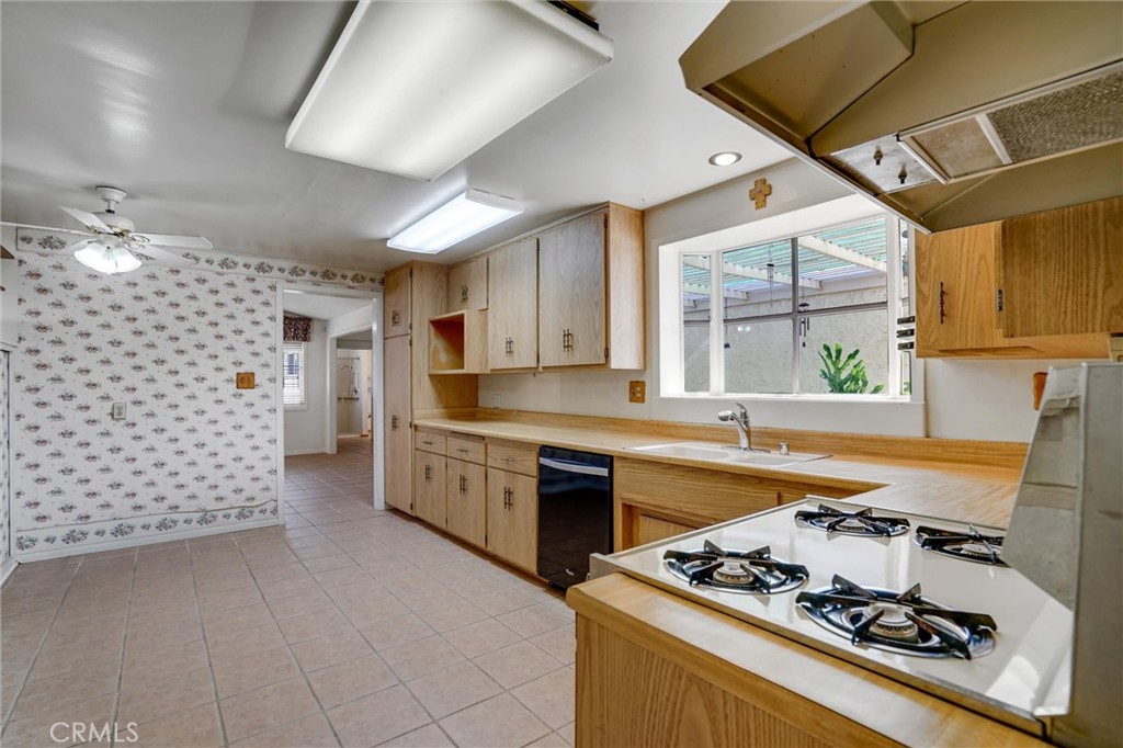 1302 E Carlton Avenue