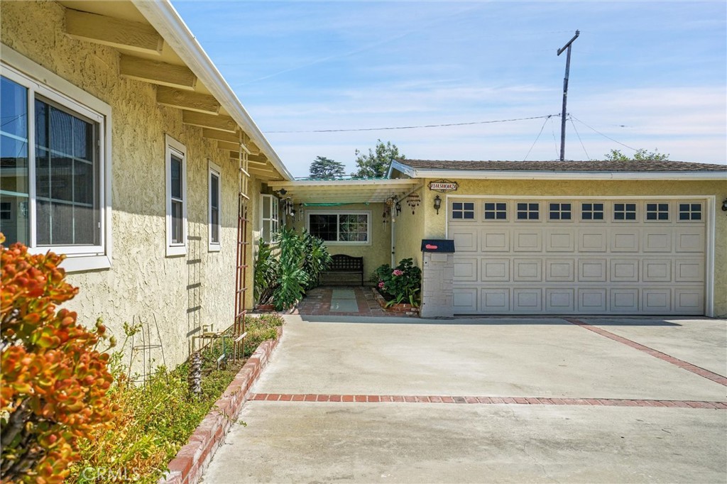 1302 E Carlton Avenue