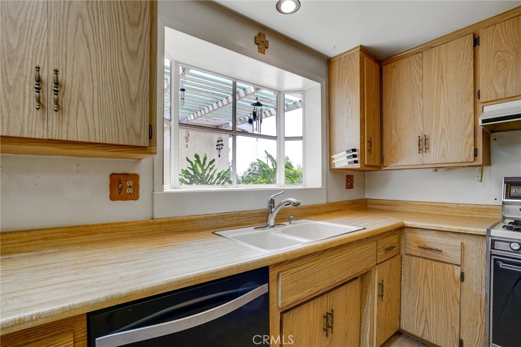 1302 E Carlton Avenue