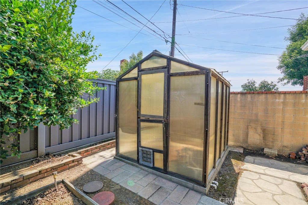 1302 E Carlton Avenue