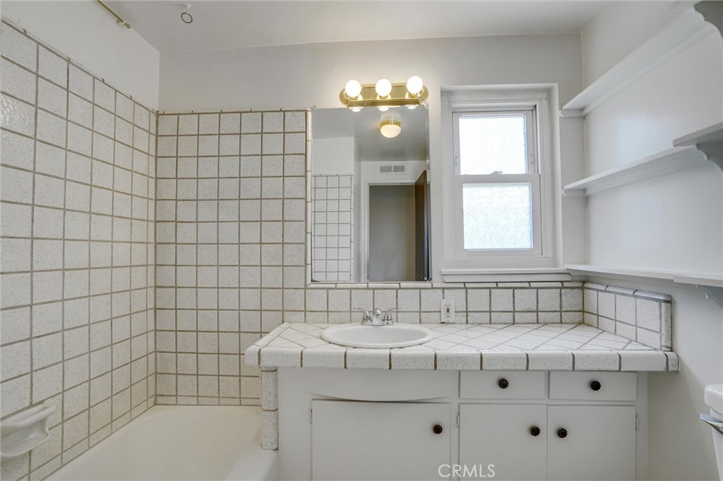 1302 E Carlton Avenue