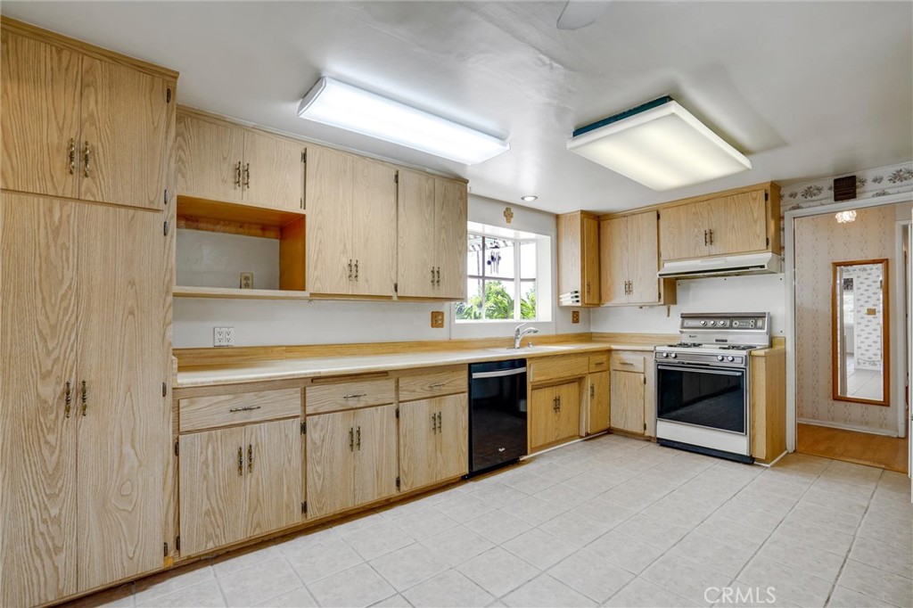 1302 E Carlton Avenue