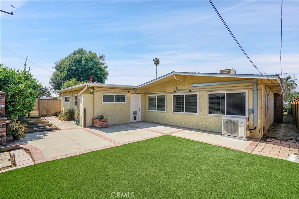 1302 E Carlton Avenue