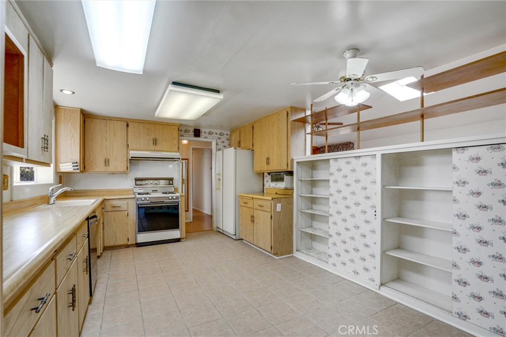 1302 E Carlton Avenue