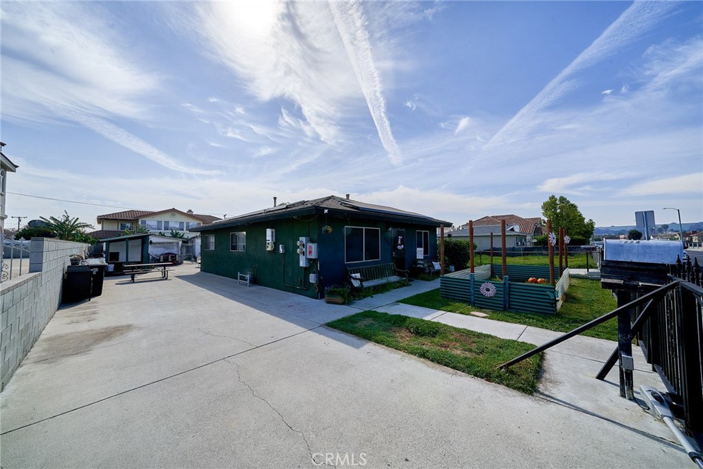224 N ORANGE Avenue
