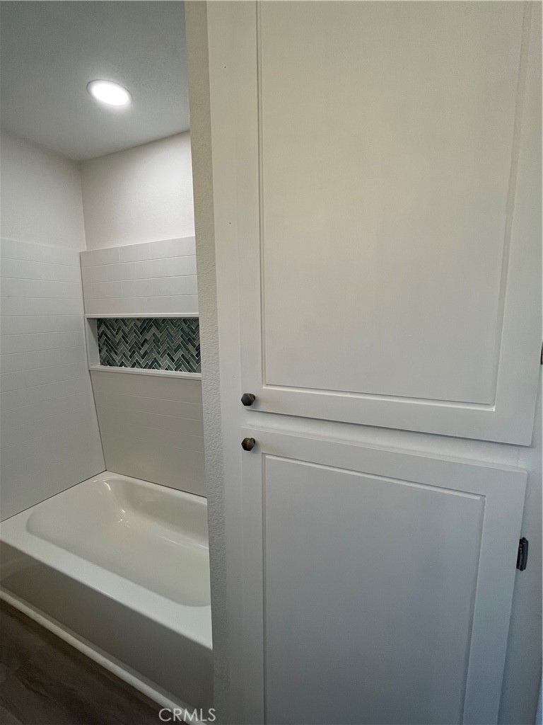 5462 La Deney Street