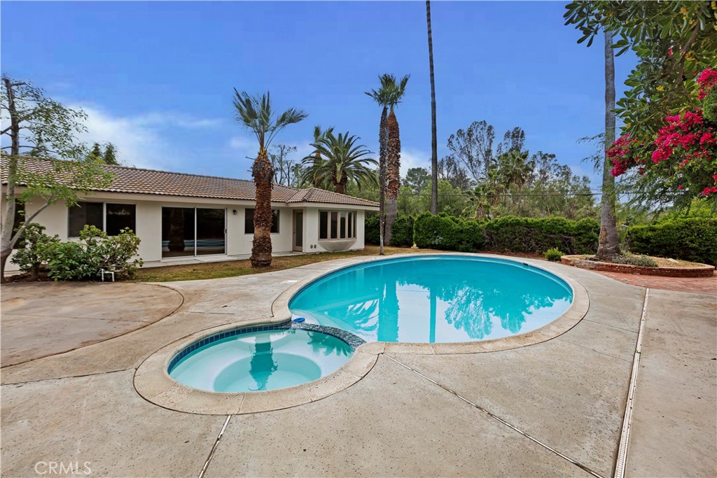 4055 Mt Vernon Avenue