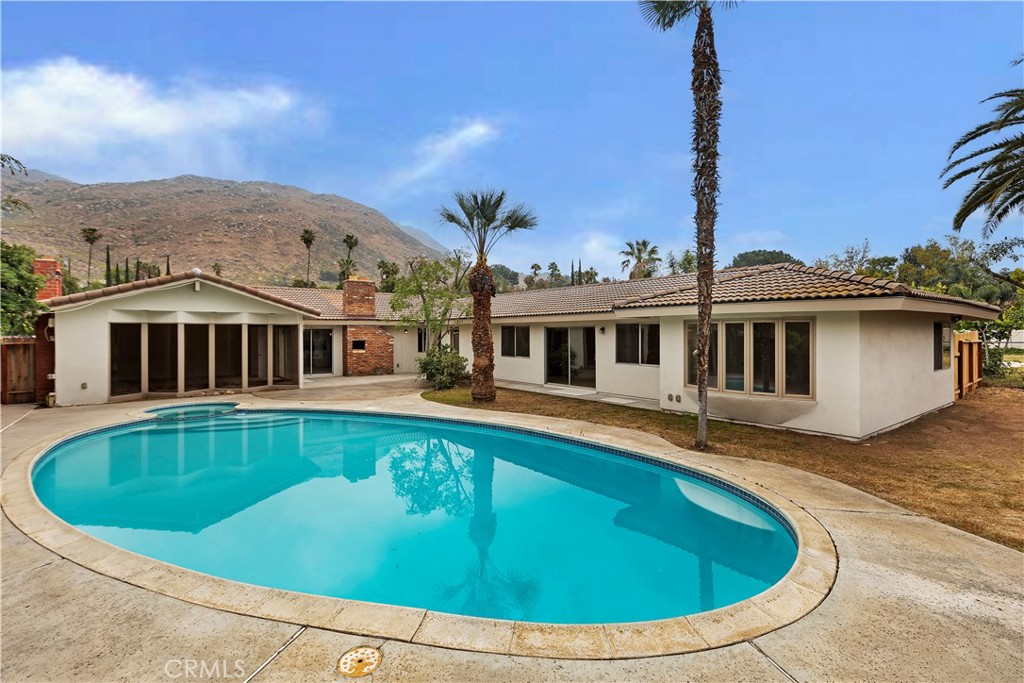 4055 Mt Vernon Avenue